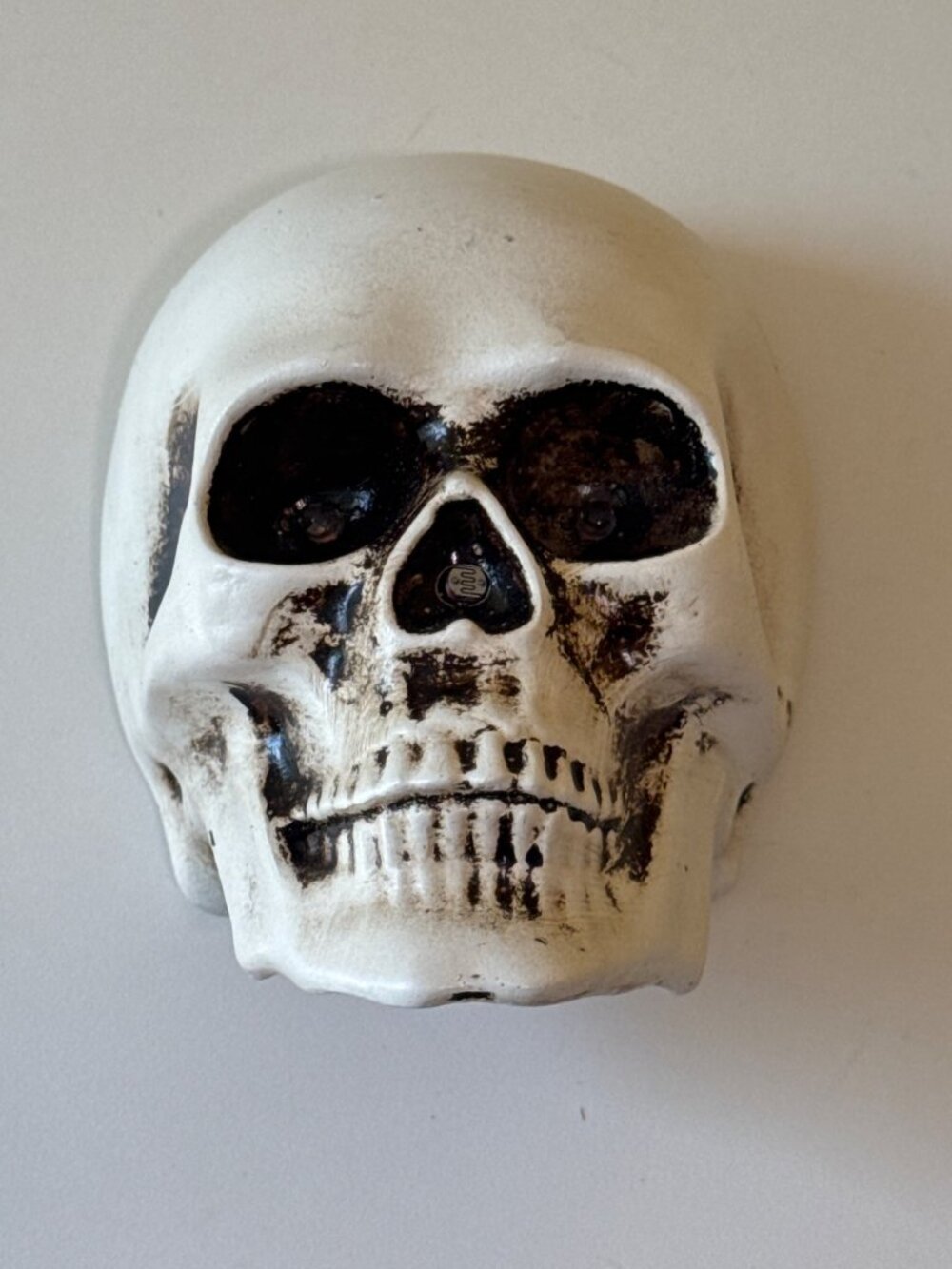 Motion-Activated Skull With Red Glowing Eyes & Evil Laughing Effect Battery Oper